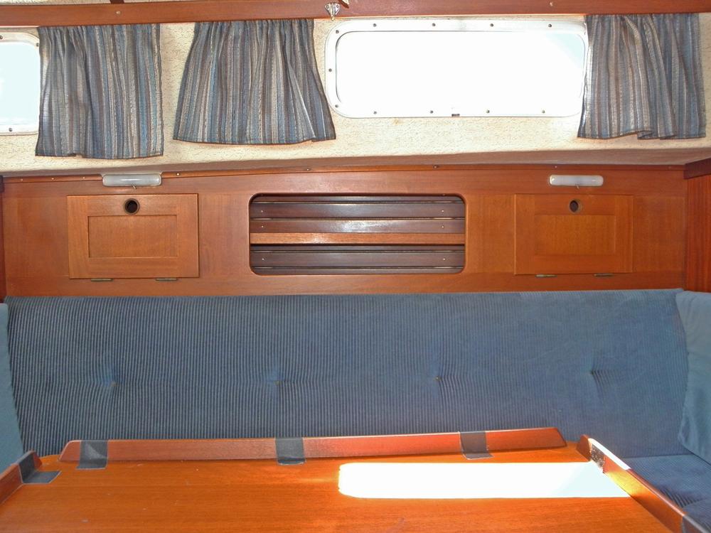 Saloon, Accommodation